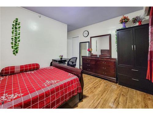 160 Bendamere Avenue, Hamilton, ON - Indoor Photo Showing Bedroom