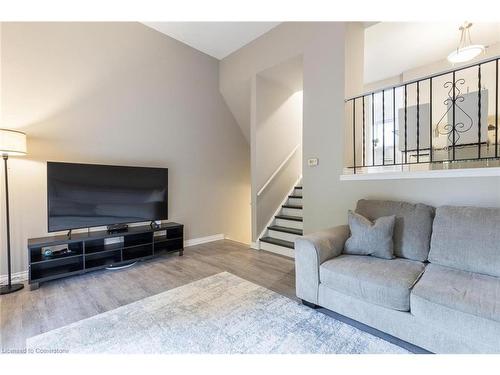 100-11 Harrisford Street, Hamilton, ON - Indoor Photo Showing Living Room