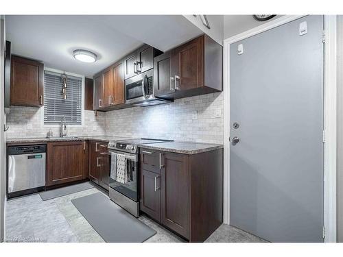 9-356 Hunter Street E, Hamilton, ON - Indoor Photo Showing Kitchen