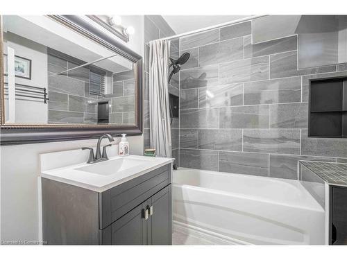 9-356 Hunter Street E, Hamilton, ON - Indoor Photo Showing Bathroom