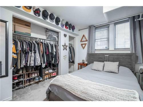 9-356 Hunter Street E, Hamilton, ON - Indoor Photo Showing Bedroom