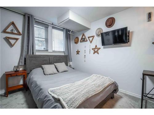 9-356 Hunter Street E, Hamilton, ON - Indoor Photo Showing Bedroom