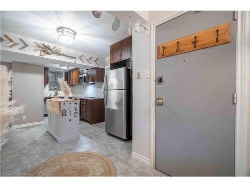 9-356 Hunter Street E, Hamilton, ON - Indoor Photo Showing Kitchen