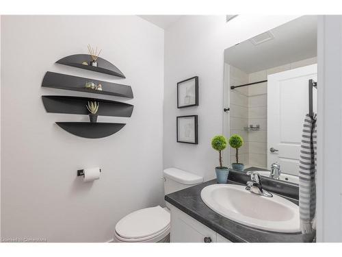 633-5055 Greenlane Road, Beamsville, ON - Indoor Photo Showing Bathroom