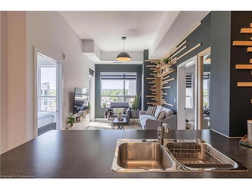 633-5055 Greenlane Road, Beamsville, ON - Indoor Photo Showing Kitchen With Double Sink