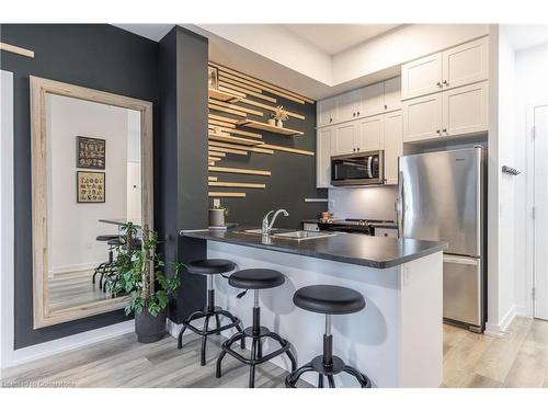 633-5055 Greenlane Road, Beamsville, ON - Indoor Photo Showing Kitchen With Stainless Steel Kitchen With Double Sink