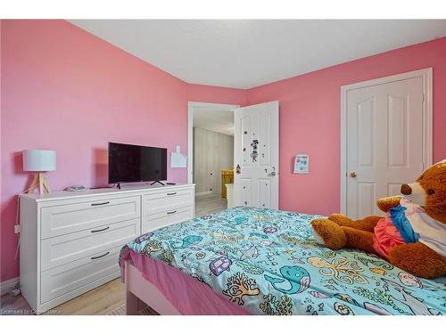 76 Redfern Avenue, Hamilton, ON - Indoor Photo Showing Bedroom