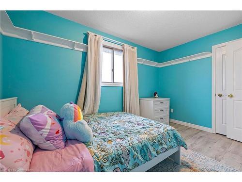 76 Redfern Avenue, Hamilton, ON - Indoor Photo Showing Bedroom