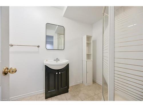 76 Redfern Avenue, Hamilton, ON - Indoor Photo Showing Bathroom