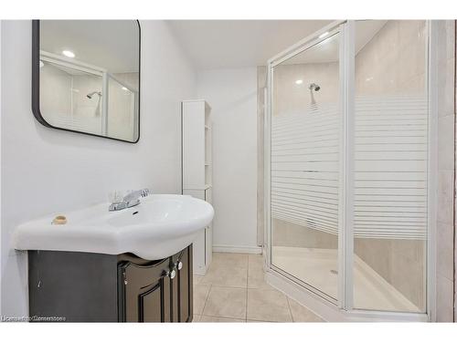 76 Redfern Avenue, Hamilton, ON - Indoor Photo Showing Bathroom