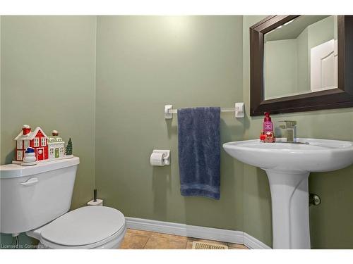 76 Redfern Avenue, Hamilton, ON - Indoor Photo Showing Bathroom