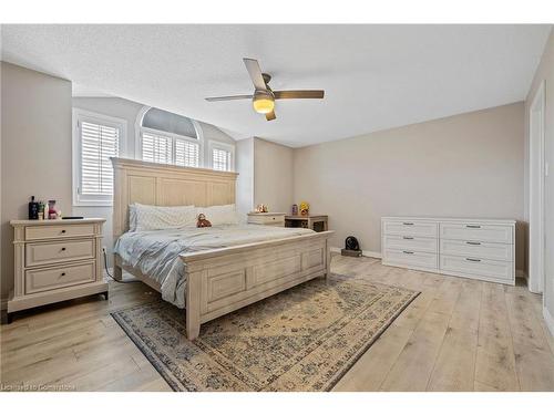 76 Redfern Avenue, Hamilton, ON - Indoor Photo Showing Bedroom