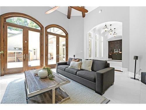 2642 Bluffs Way, Burlington, ON - Indoor Photo Showing Living Room