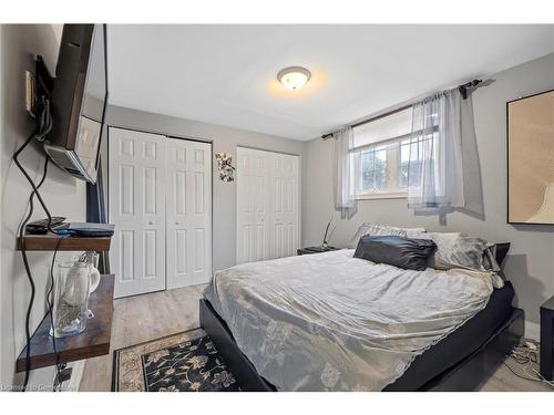 107 Horning Drive, Hamilton, ON - Indoor Photo Showing Bedroom