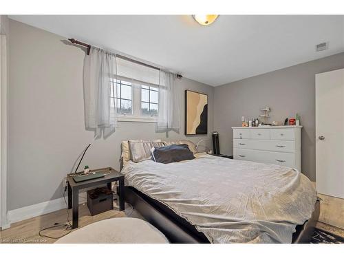 107 Horning Drive, Hamilton, ON - Indoor Photo Showing Bedroom