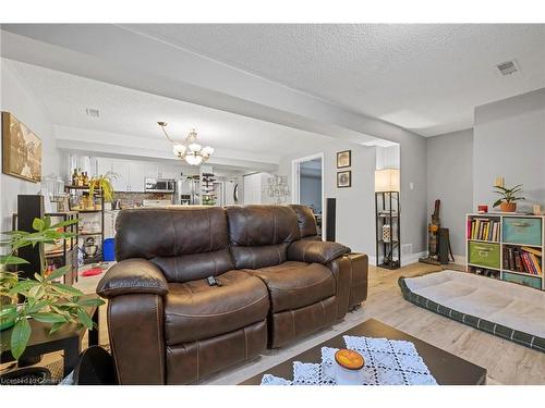 107 Horning Drive, Hamilton, ON - Indoor Photo Showing Living Room