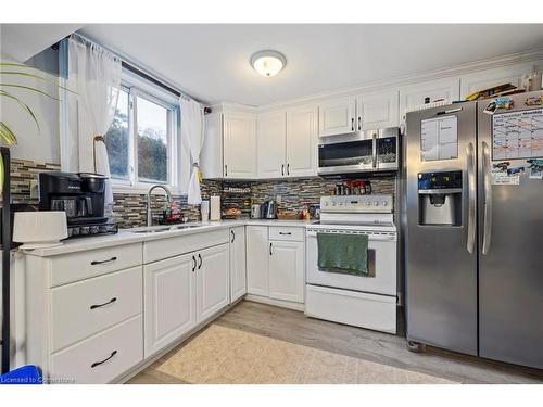 107 Horning Drive, Hamilton, ON - Indoor Photo Showing Kitchen