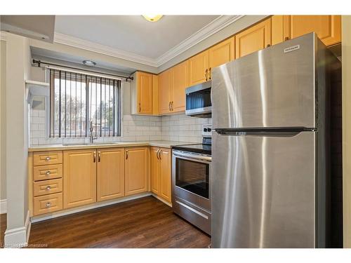 107 Horning Drive, Hamilton, ON - Indoor Photo Showing Kitchen