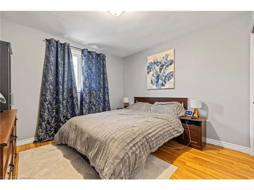 107 Horning Drive, Hamilton, ON - Indoor Photo Showing Bedroom