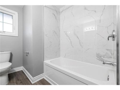 107 Horning Drive, Hamilton, ON - Indoor Photo Showing Bathroom