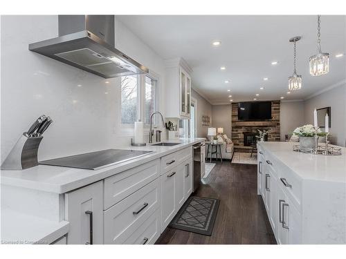 1186 Tyandaga Park Drive, Burlington, ON - Indoor Photo Showing Kitchen With Upgraded Kitchen