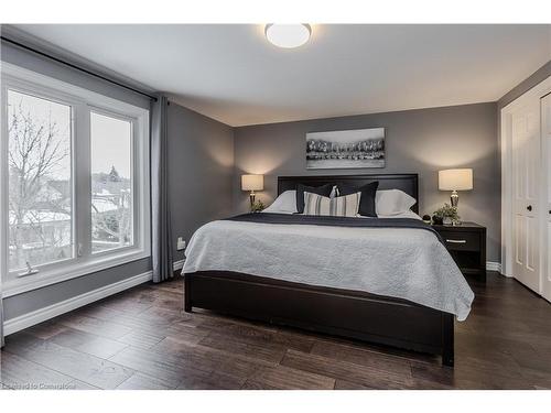 1186 Tyandaga Park Drive, Burlington, ON - Indoor Photo Showing Bedroom