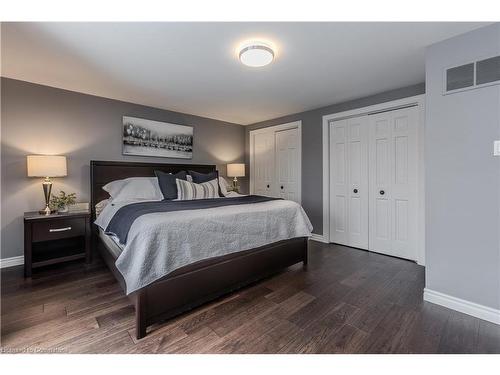 1186 Tyandaga Park Drive, Burlington, ON - Indoor Photo Showing Bedroom