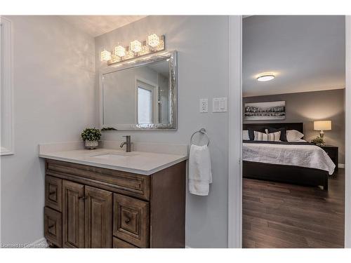 1186 Tyandaga Park Drive, Burlington, ON - Indoor Photo Showing Bathroom