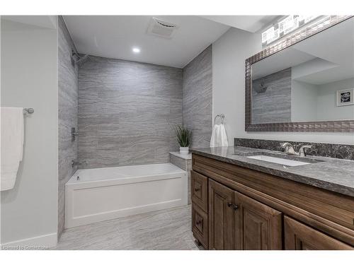 1186 Tyandaga Park Drive, Burlington, ON - Indoor Photo Showing Bathroom