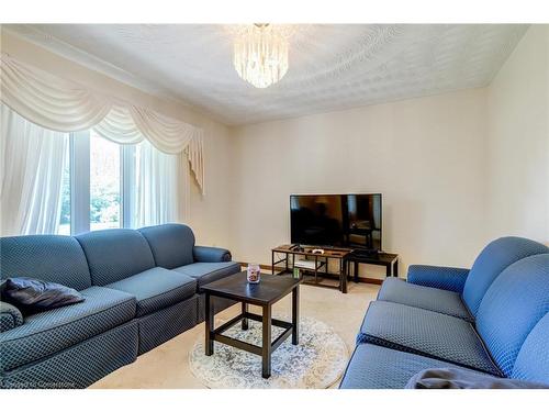 861 Book Road E, Ancaster, ON - Indoor Photo Showing Living Room