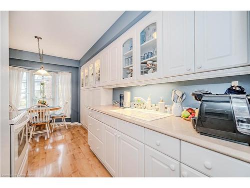 61-3029 Glencrest Road, Burlington, ON - Indoor Photo Showing Kitchen