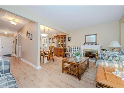 61-3029 Glencrest Road, Burlington, ON - Indoor Photo Showing Living Room With Fireplace