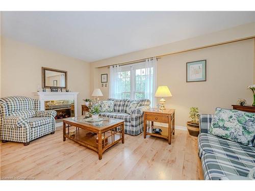 61-3029 Glencrest Road, Burlington, ON - Indoor Photo Showing Living Room With Fireplace