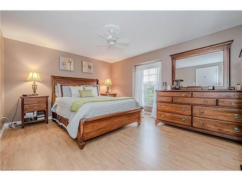 61-3029 Glencrest Road, Burlington, ON - Indoor Photo Showing Bedroom