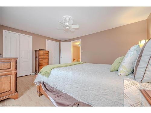 61-3029 Glencrest Road, Burlington, ON - Indoor Photo Showing Bedroom