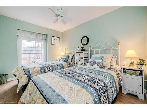 61-3029 Glencrest Road, Burlington, ON - Indoor Photo Showing Bedroom