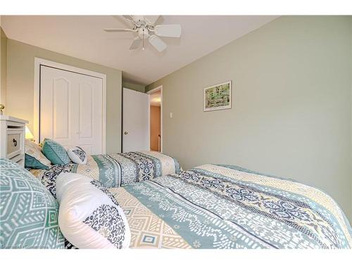 61-3029 Glencrest Road, Burlington, ON - Indoor Photo Showing Bedroom