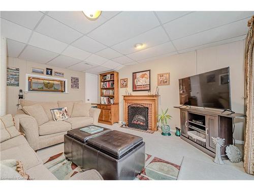 61-3029 Glencrest Road, Burlington, ON - Indoor Photo Showing Living Room With Fireplace