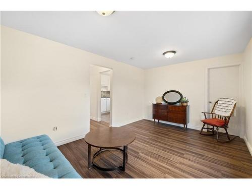 28 Ottawa Street, St. Catharines, ON - Indoor Photo Showing Living Room