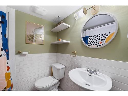 28 Ottawa Street, St. Catharines, ON - Indoor Photo Showing Bathroom