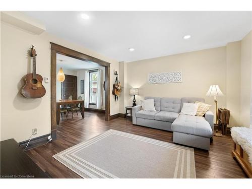 28 Ottawa Street, St. Catharines, ON - Indoor Photo Showing Living Room