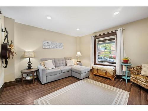 28 Ottawa Street, St. Catharines, ON - Indoor Photo Showing Living Room