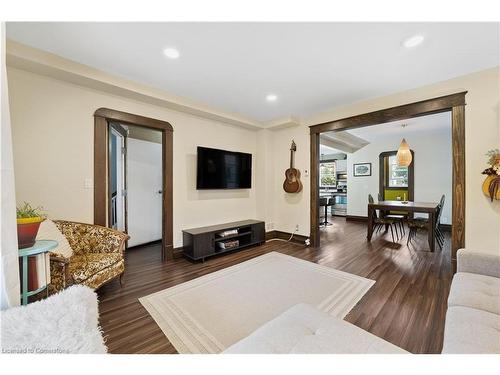 28 Ottawa Street, St. Catharines, ON - Indoor Photo Showing Living Room