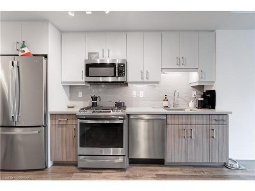 908-2007 James Street, Burlington, ON - Indoor Photo Showing Kitchen With Stainless Steel Kitchen With Upgraded Kitchen