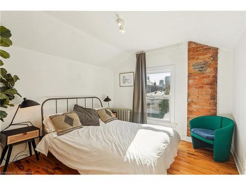 85 Barton Street W, Hamilton, ON - Indoor Photo Showing Bedroom