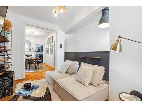 85 Barton Street W, Hamilton, ON - Indoor Photo Showing Living Room