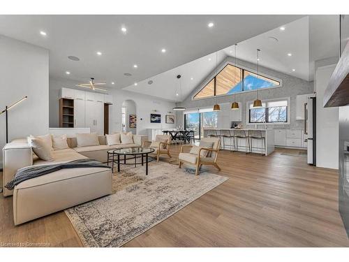 900 Empire Road, Port Colborne, ON - Indoor Photo Showing Living Room