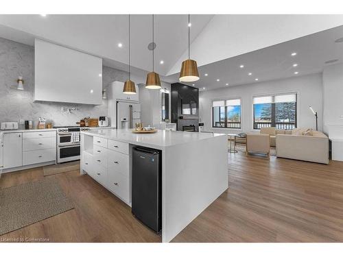 900 Empire Road, Port Colborne, ON - Indoor Photo Showing Kitchen With Upgraded Kitchen