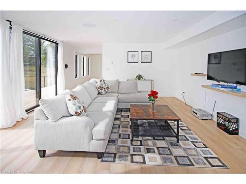 900 Empire Road, Port Colborne, ON - Indoor Photo Showing Living Room