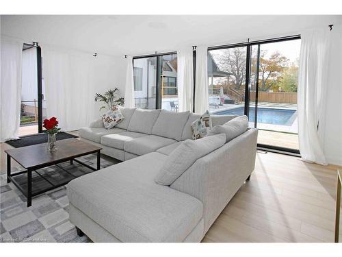 900 Empire Road, Port Colborne, ON - Indoor Photo Showing Living Room